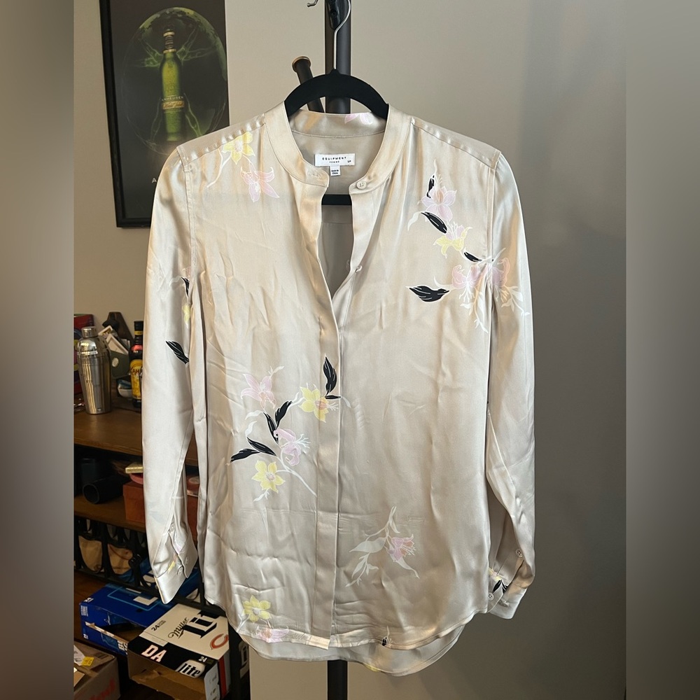 Equipment silk shirt. Size 9